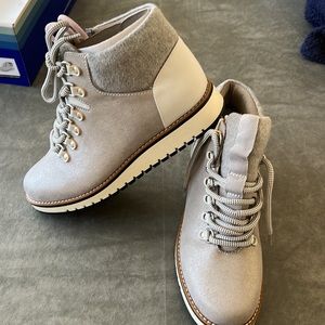 White Mountain silver lace up boots